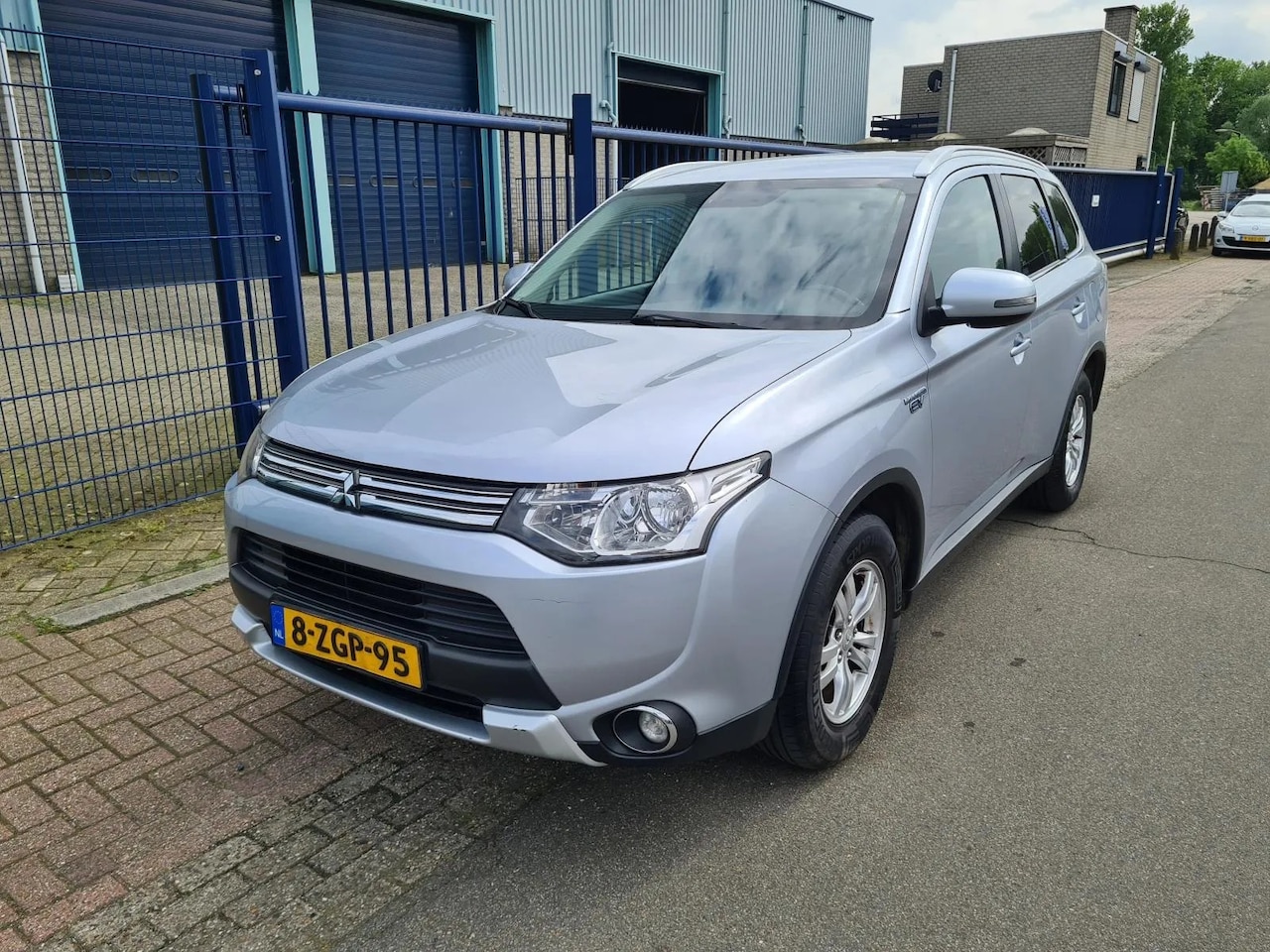 Mitsubishi Outlander - 2.0 PHEV AWD Hybride AUT.*LEER*17 INCH - AutoWereld.nl