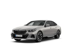 BMW 5-serie - Sedan 550e xDrive | M Sportpakket Pro | Innovation Pack | Travel Pack | Comfort Pack | Tre