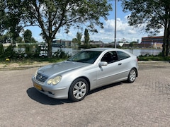 Mercedes-Benz C-klasse Sportcoupé - 180 K. * NIEUWE APK * AIRCO * AUTOMAAT * Super auto