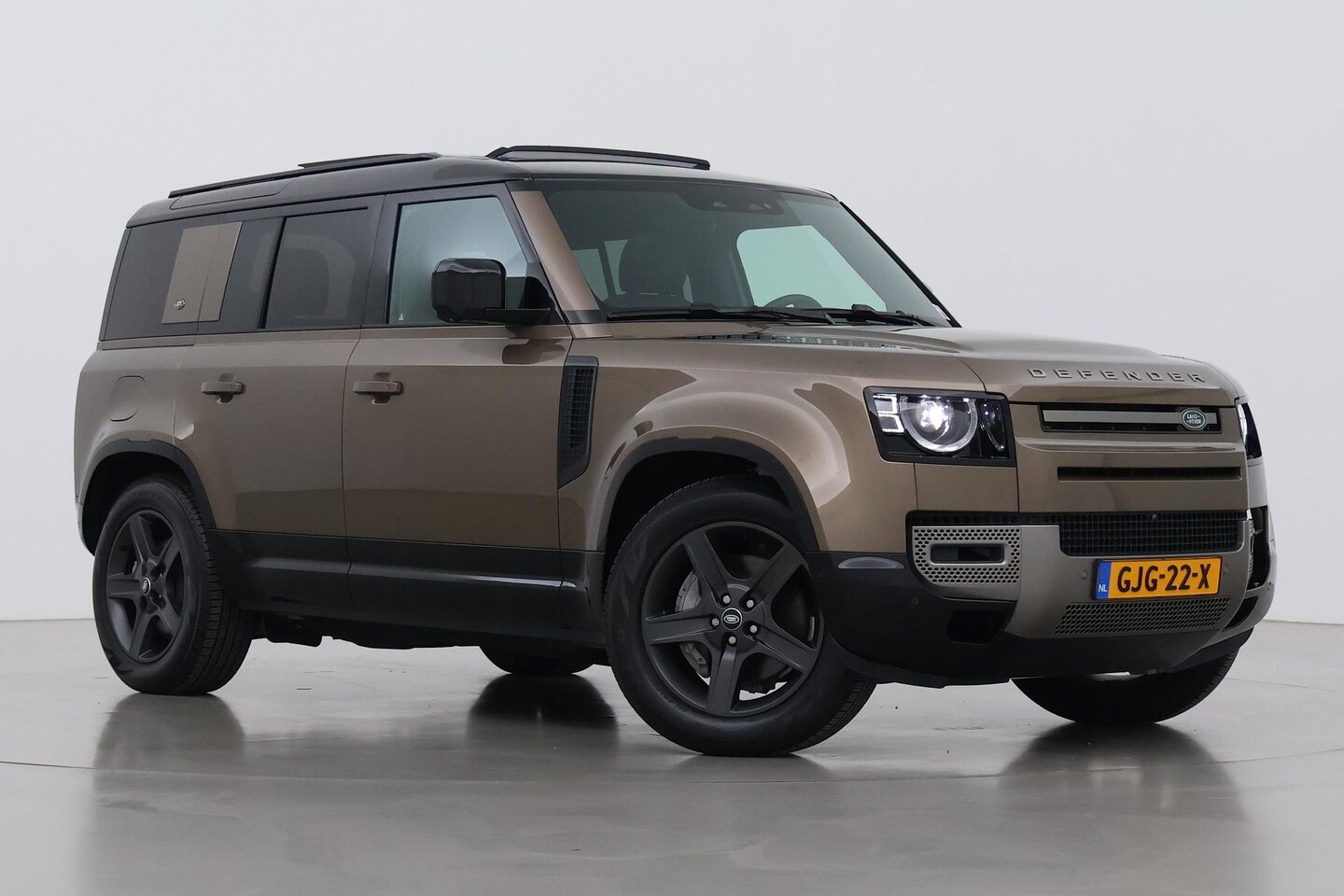 Land Rover Defender 110 - P400e X-Dynamic SE | Panoramadak | Trekhaak | Luchtvering | 360° Camera | Meridian | Stoel - AutoWereld.nl