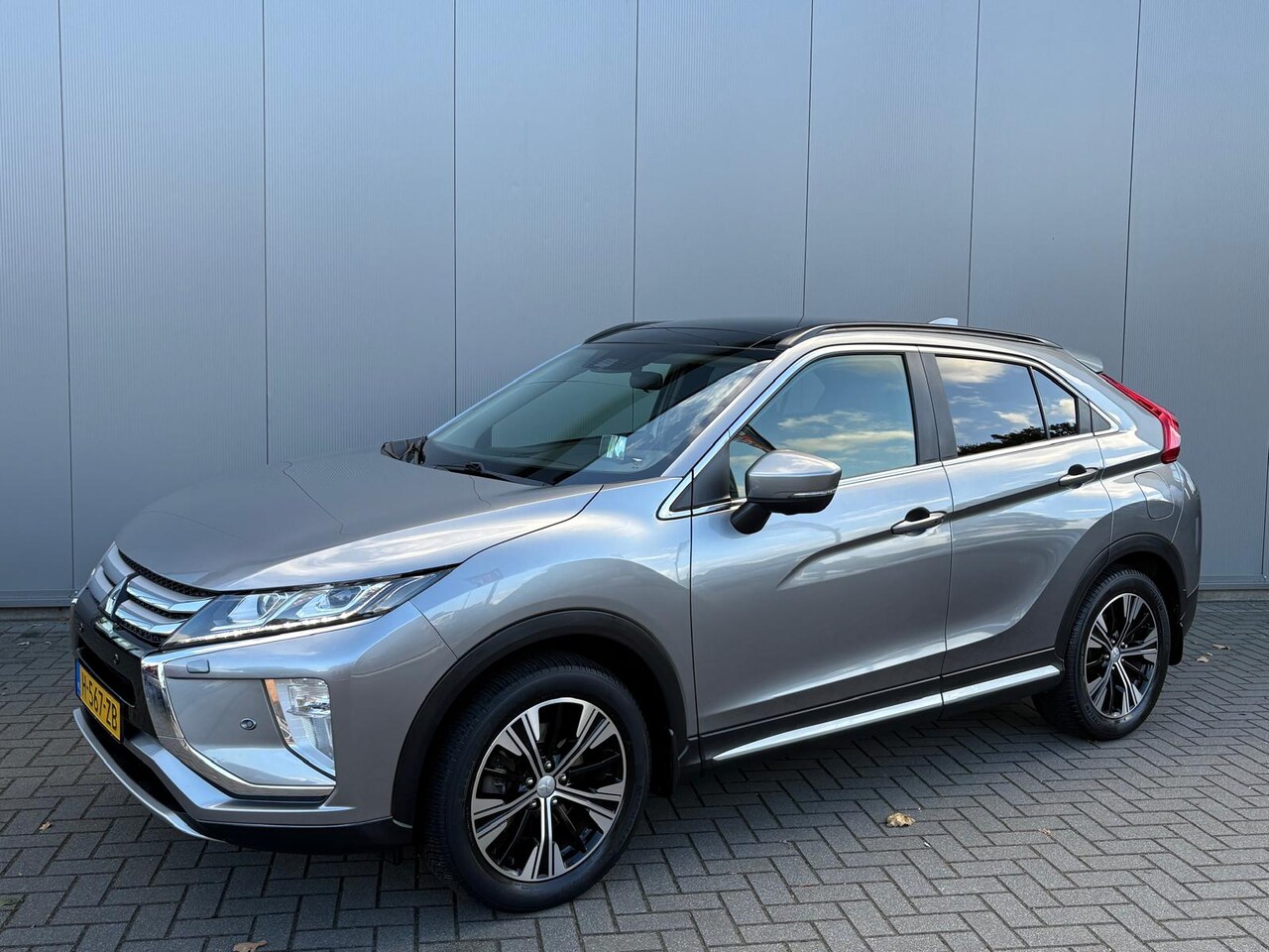 Mitsubishi Eclipse Cross - 1.5 DI-T 4WD First Edition Trekhaak/Camera/Parkeerhulp/Pano-dak/Stoel-stuurverwarming - AutoWereld.nl