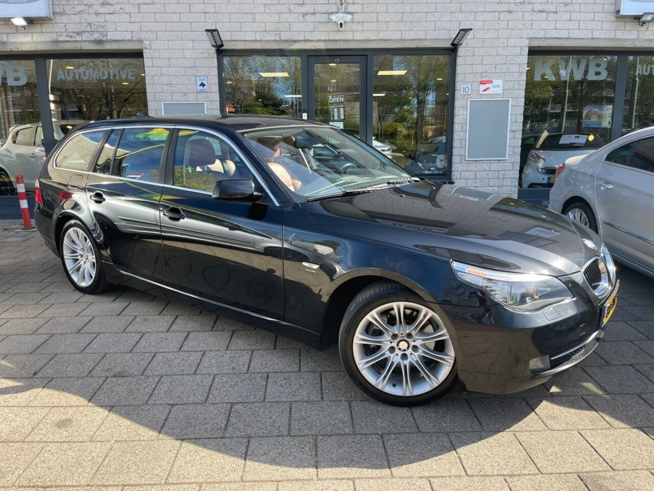 BMW 5-serie Touring - 523i Executive LCI | Xenon | Bruin | leer | Beurt - AutoWereld.nl