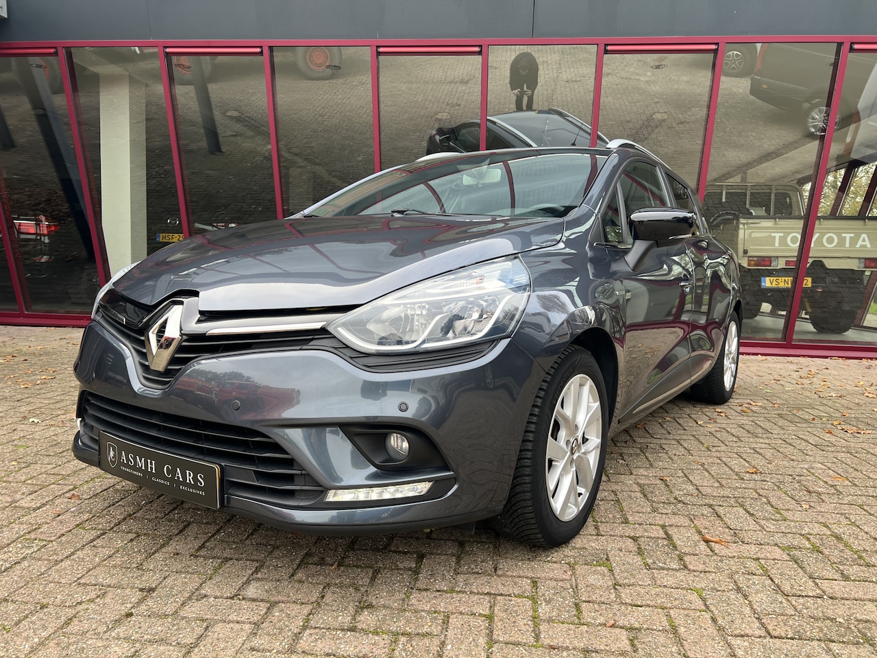 Renault Clio Estate - 0.9 TCe Limited | Airco | Trekhaak | Bass Reflex | Navi | Cruise | Keyless | PDC | - AutoWereld.nl