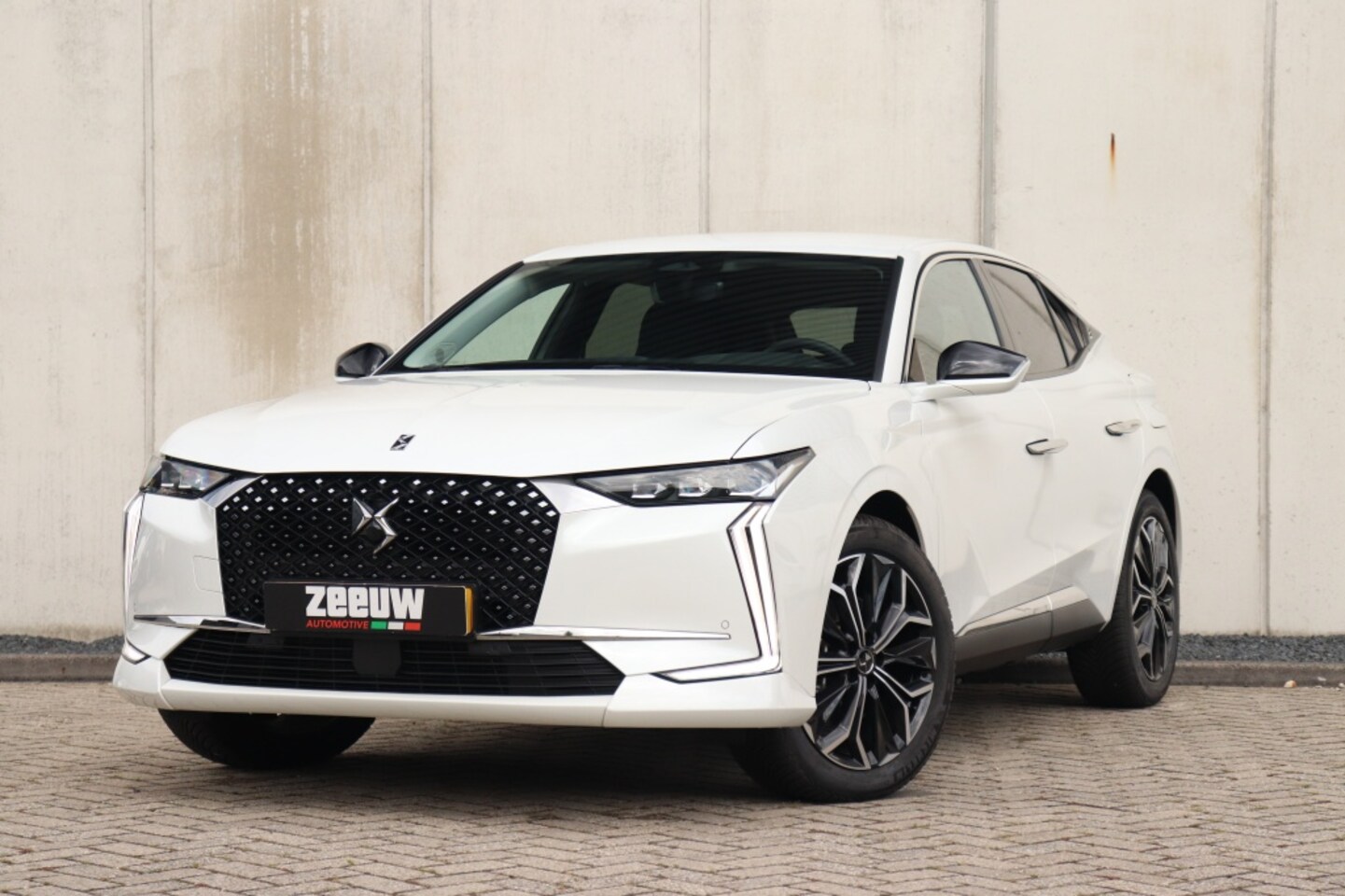 DS 4 - E-Tense 225 PK Rivoli | Leder | Seat Pack | HUD | Camera | 19" - AutoWereld.nl