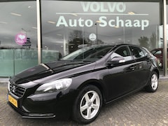 Volvo V40 - 2.0 D2 Kinetic | Rijklaar | EURO6 Trekhaak afneembaar LED dagrij Parkeersensoren