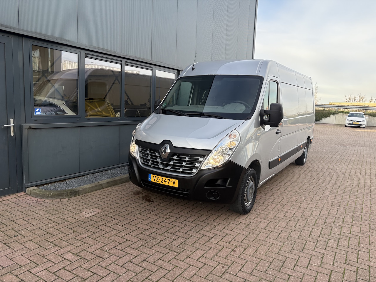 Renault Master - T35 2.3 dCi 125pk L3H2 Laadklep 1555KG LAADGEWICHT CAMERA/NAVI/CRUISE/AIRCO/1E EIGENAAR! - AutoWereld.nl