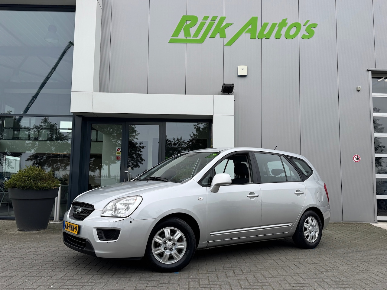 Kia Carens - 2.0 CVVT X-tra * Airco * Trekhaak * APK tot 07-10-2027 - AutoWereld.nl