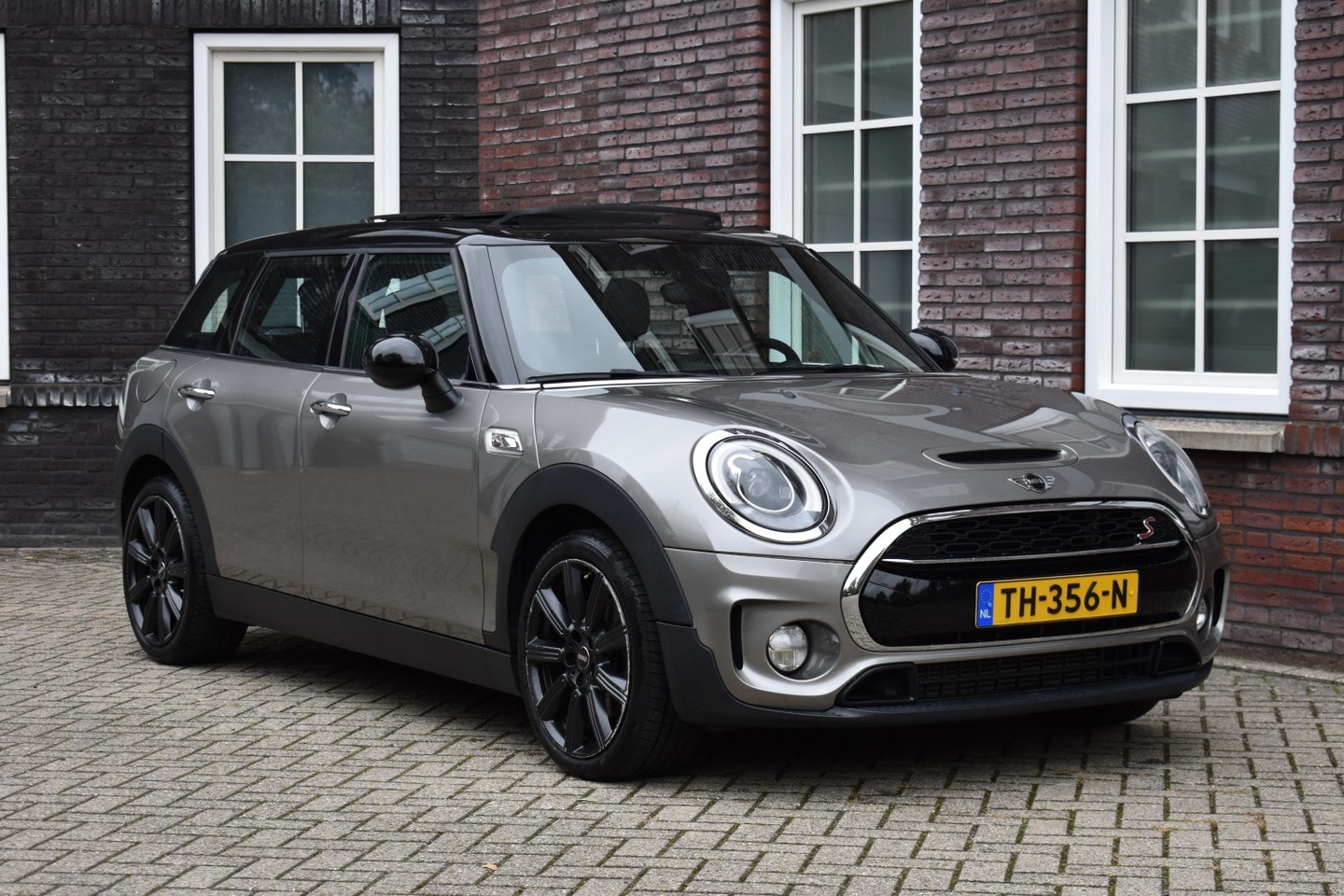 MINI Clubman - Cooper S 2.0 Cooper S clubman Salt Serious Business | Dealer onderhouden | Panoramadak | W - AutoWereld.nl