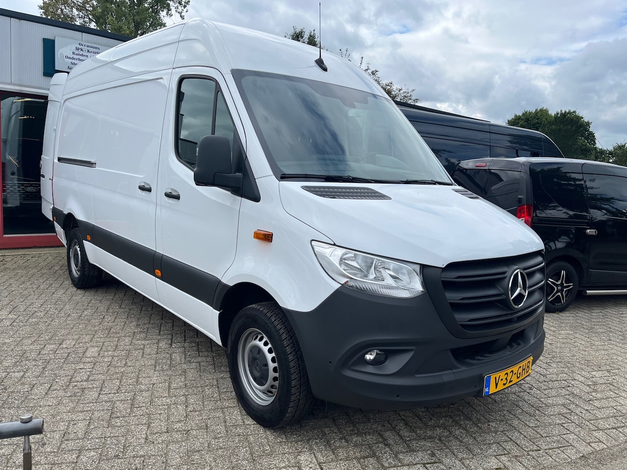 Mercedes-Benz Sprinter - 317 CDI AUTOMAAT L2/H2 RWD bj 2023 - AutoWereld.nl