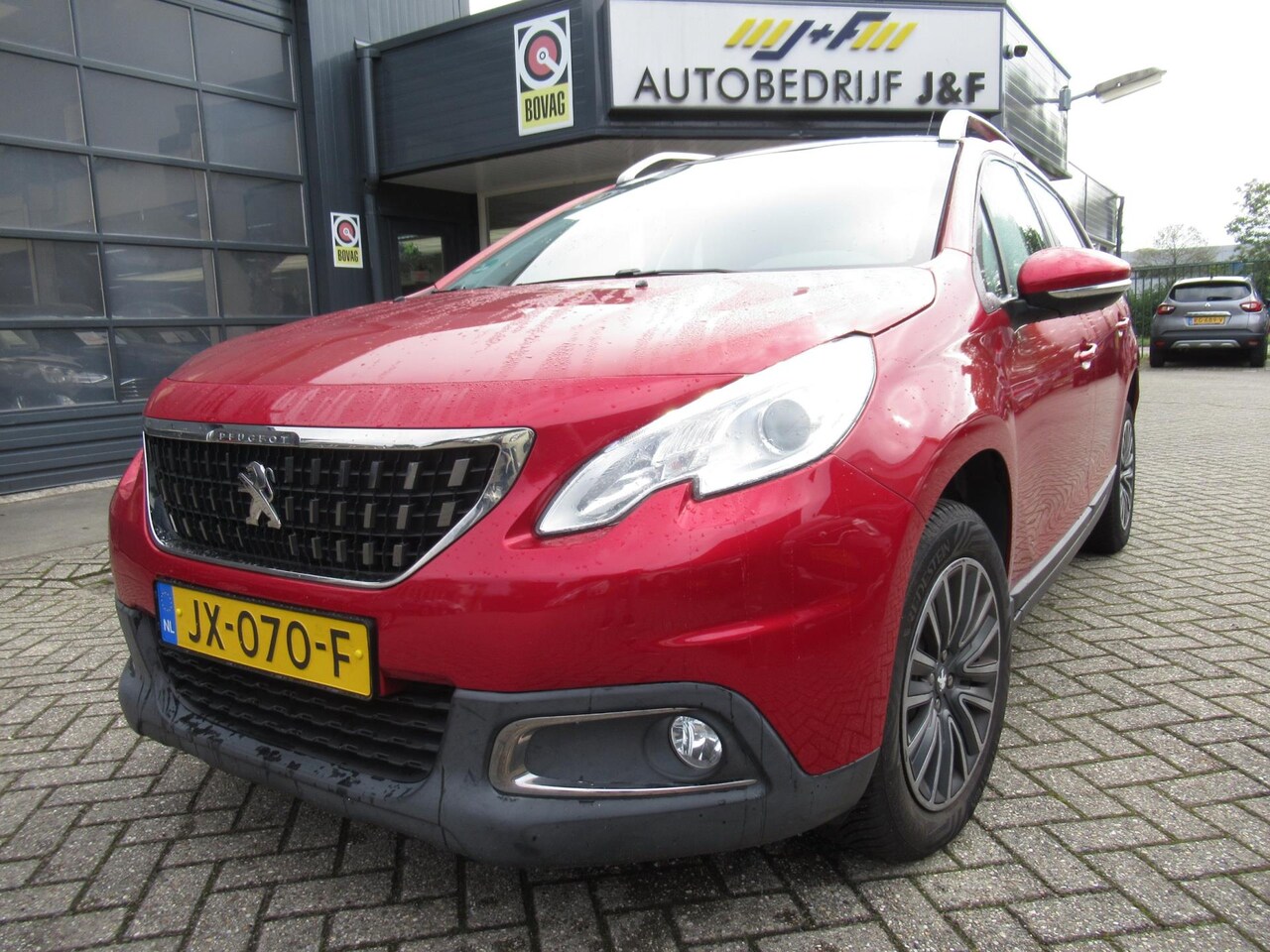 Peugeot 2008 - 1.2 PureTech Blue Lion / 1e Eig / NAV / PDC / PANO - AutoWereld.nl