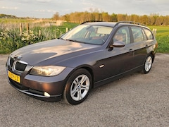BMW 3-serie Touring - 318i Business Line navi leer xenon