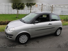 Lancia Y(psilon) - Ypsilon 1.2 Argento met Airco