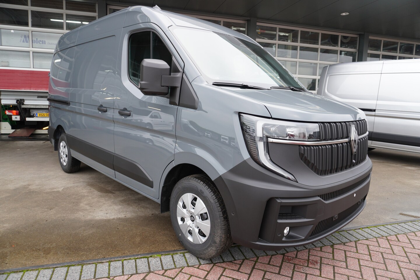 Renault Master - T35 2.0 dCi 170PK L2H2 Extra Schuifdeur L / R Nr. V187 | Climate | Navi | Cruise | Trekhaa - AutoWereld.nl