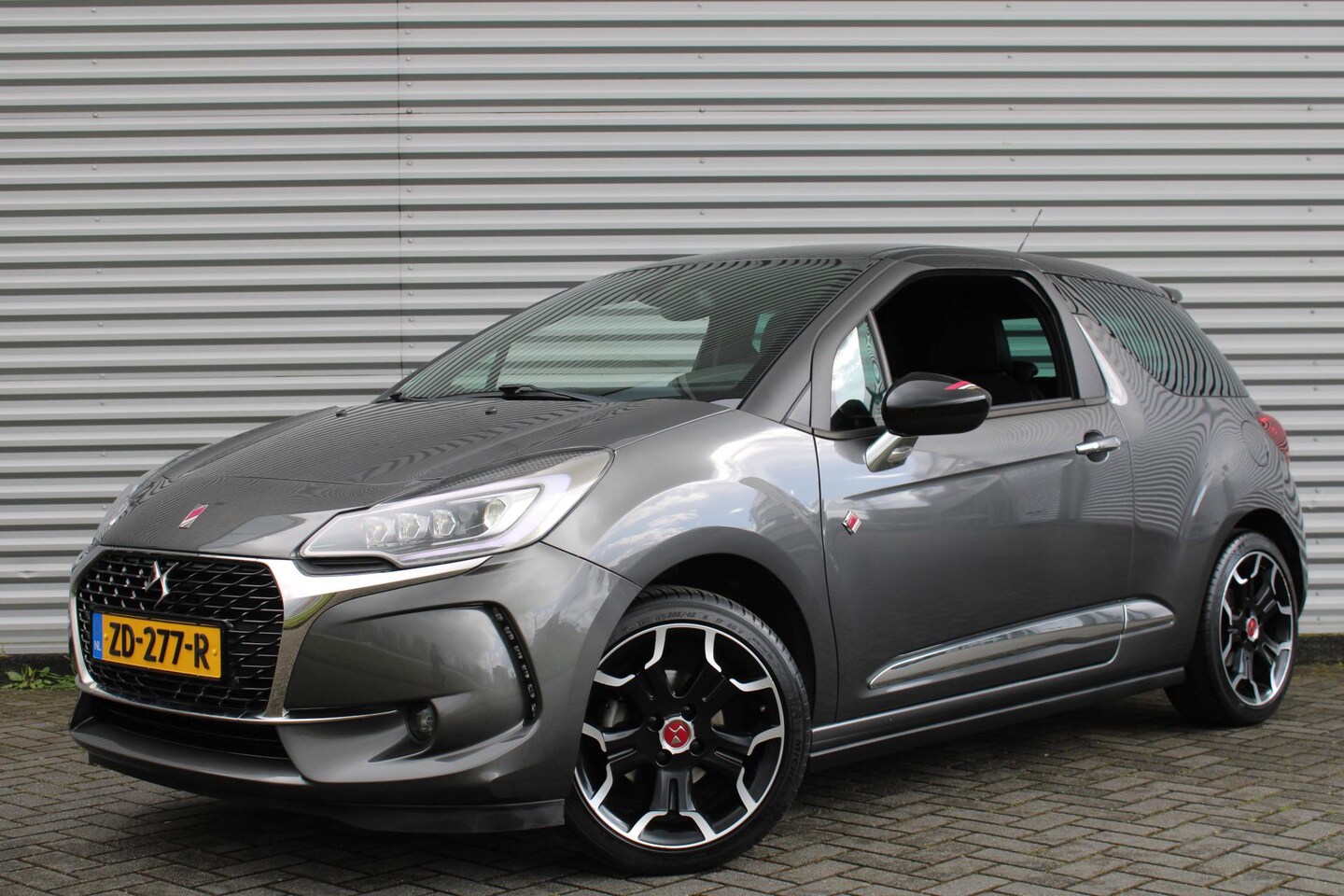 DS 3 - 1.2 PureTech Performance Line | Automaat | Navi | Trekhaak | Clima | 17" LM Velgen | Camer - AutoWereld.nl