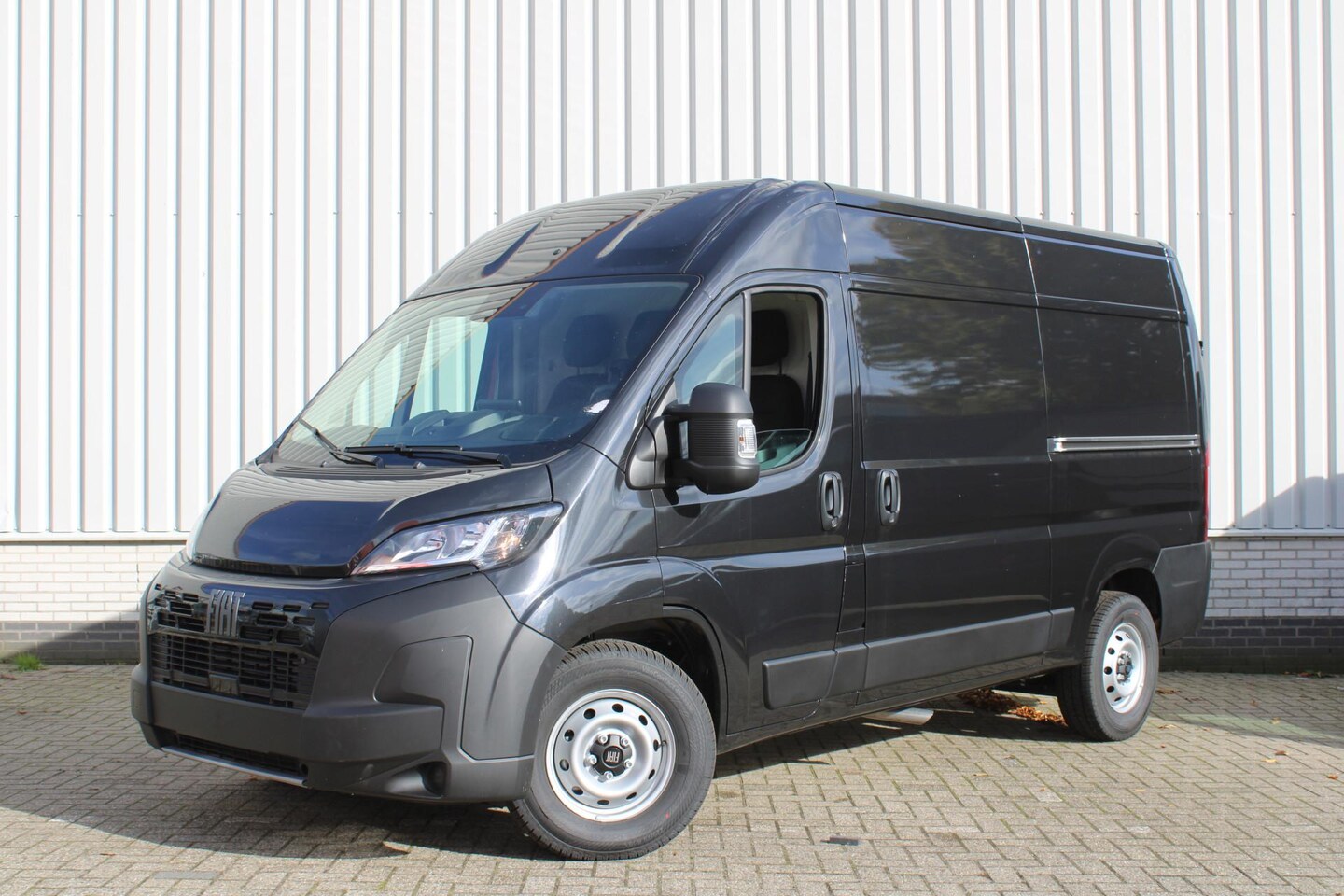 Fiat Ducato - 2.2 MultiJet 140 PK S&S L2H2 3.3t | 140 pk | Airco | Zijschuifdeur links | Trekhaak | Tech - AutoWereld.nl