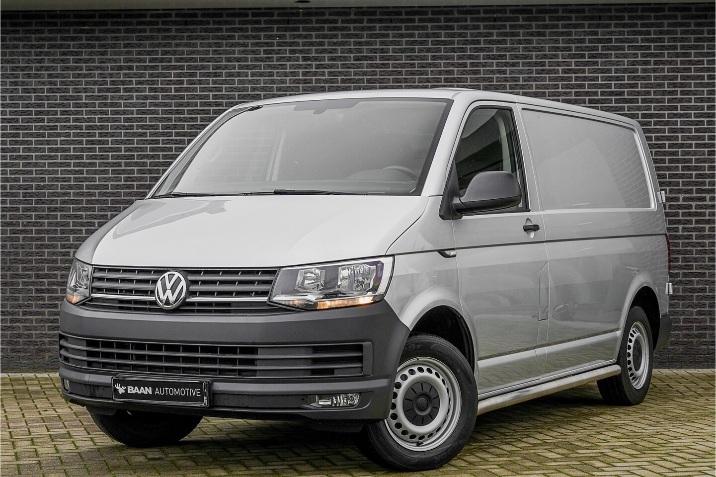 Volkswagen Transporter - 2.0 TDI L1H1 Comfortline | Airco | Vloer | Trekhaak | 3 Persoons | - AutoWereld.nl