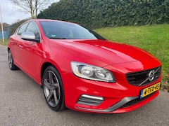 Volvo S60 - 2.0 D4 R-Design - uitstraling auto Zeer netjes