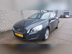 Volvo V60 - 1.6 T3 Momentum 1e eigenaar NAP Airco
