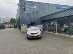 Peugeot 2008 - 1.2 PureTech Blue Lease Executive