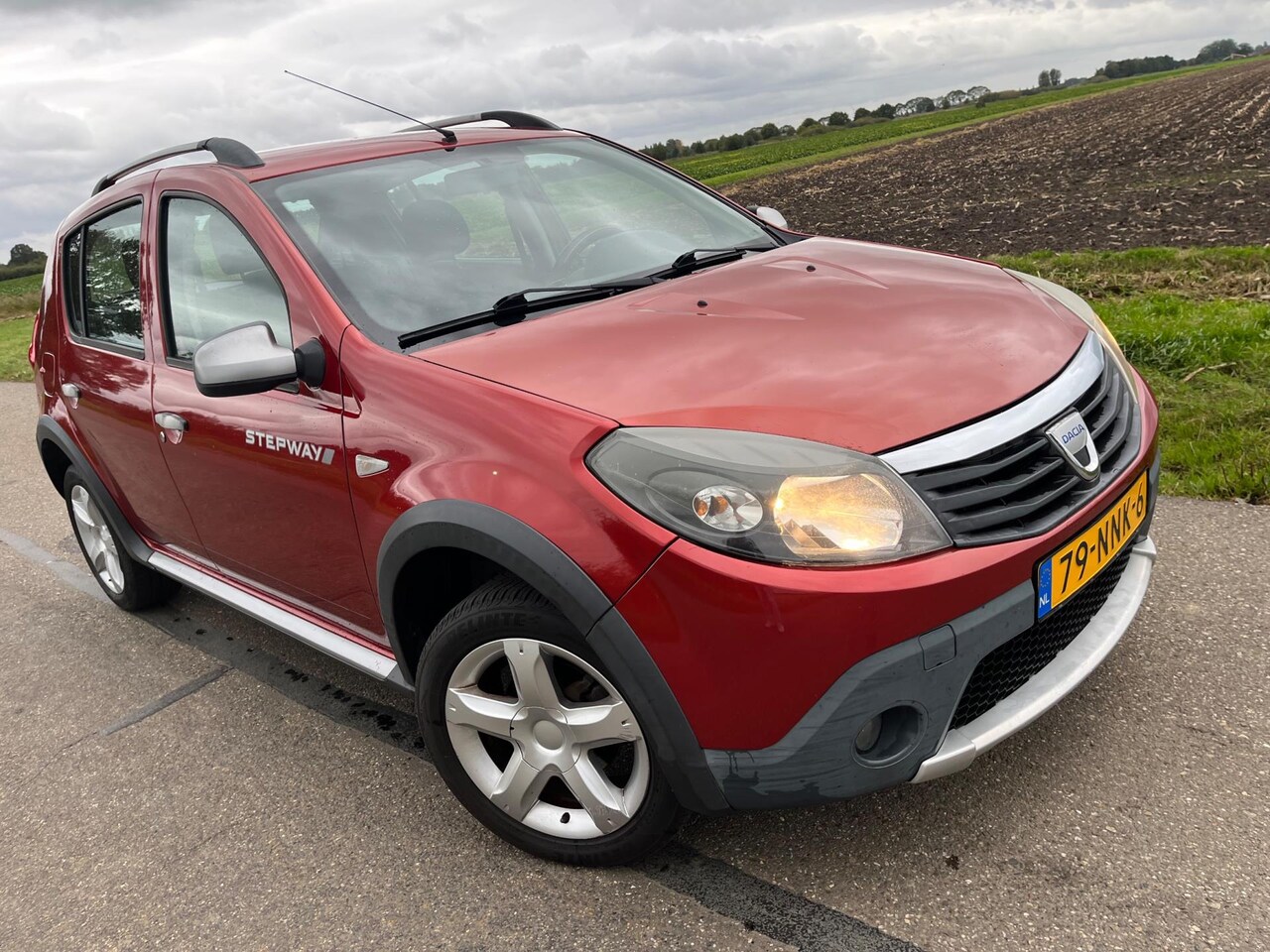 Dacia Sandero Stepway - 1.6 / 166.000km nap - AutoWereld.nl