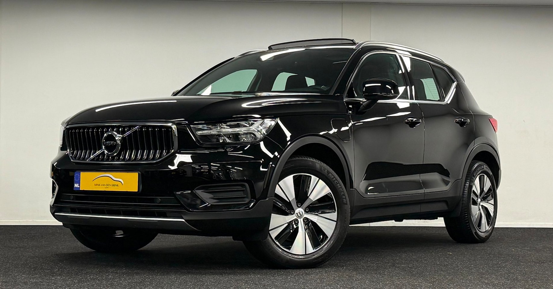 Volvo XC40 - 1.5 T4 Recharge Inscription 211PK*Panodak*Trekhaak*Camera*Navi*Carplay - AutoWereld.nl