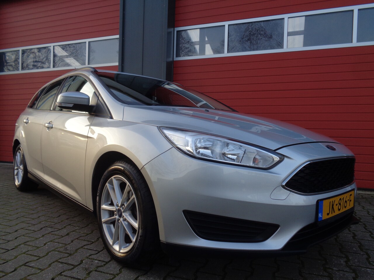 Ford Focus Wagon - 1.0 Trend 101PK Clima Cruise Navi Trekkaak LMV NL-Auto - AutoWereld.nl