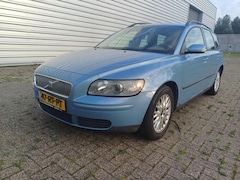 Volvo V50 - 2.4 combines powerful performance , delivered with new APK