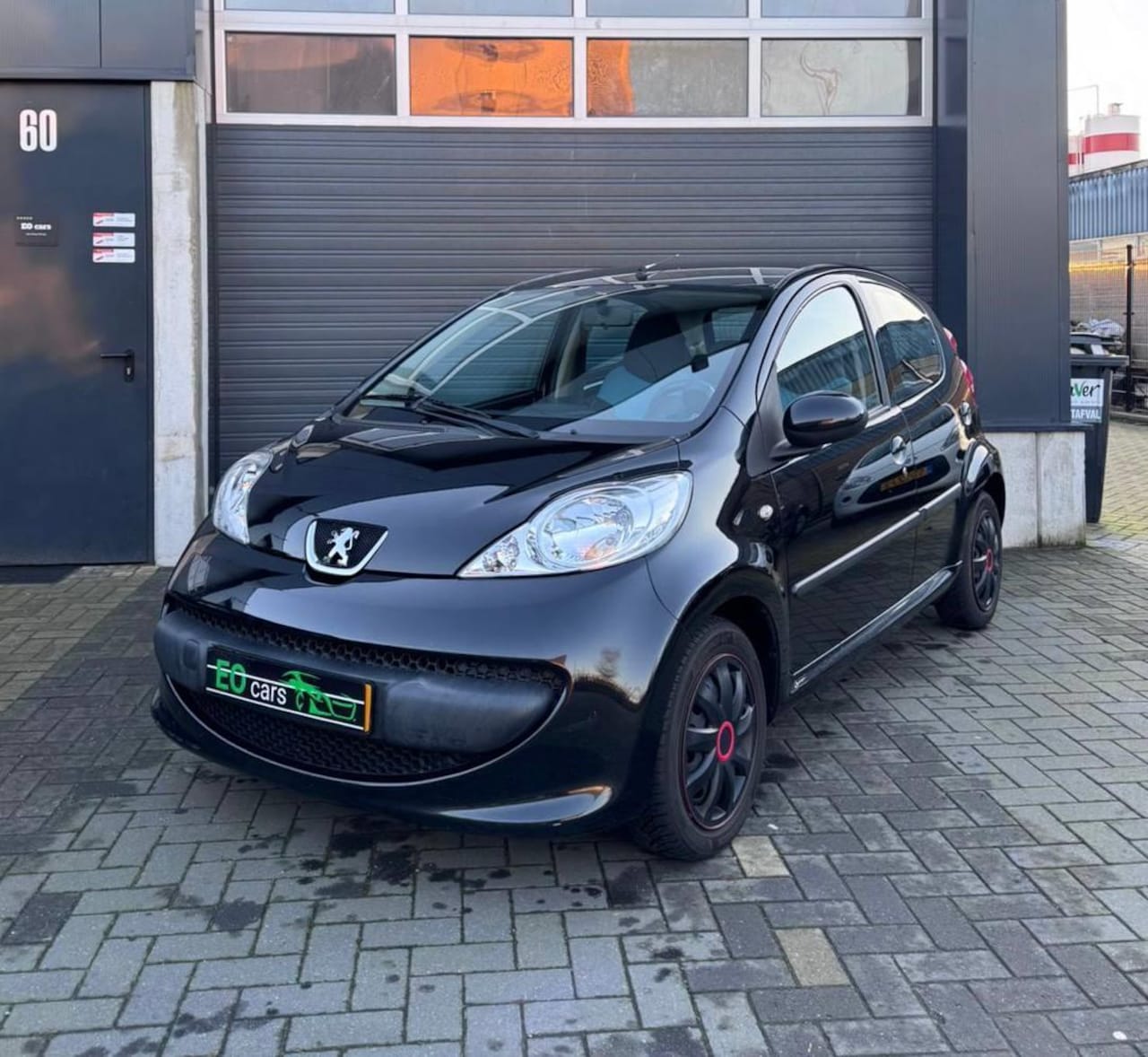 Peugeot 107 - 1.0-12V XR 5D airco zwart - AutoWereld.nl
