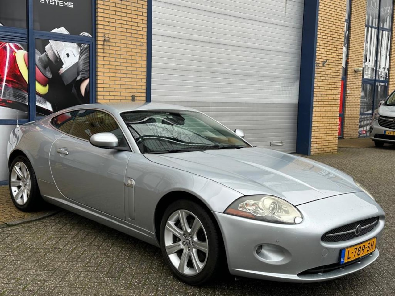 Jaguar XK - 4.2 V8 Coupé 4.2 V8 Coupé, apk, V8, automaat, lichtmetaal, navigatie, pdc, inruil mogelijk. - AutoWereld.nl