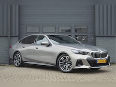BMW 5-serie - 520i M-PAKKET | ACC | 360 CAM | HUD | H&K |