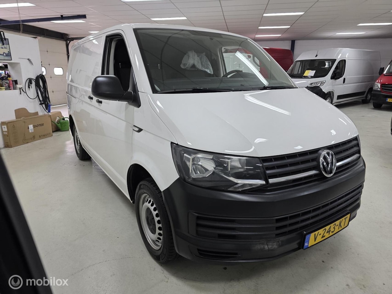 Volkswagen Transporter - 2.0 TDI L1H1 Airco Cruise Navi! - AutoWereld.nl