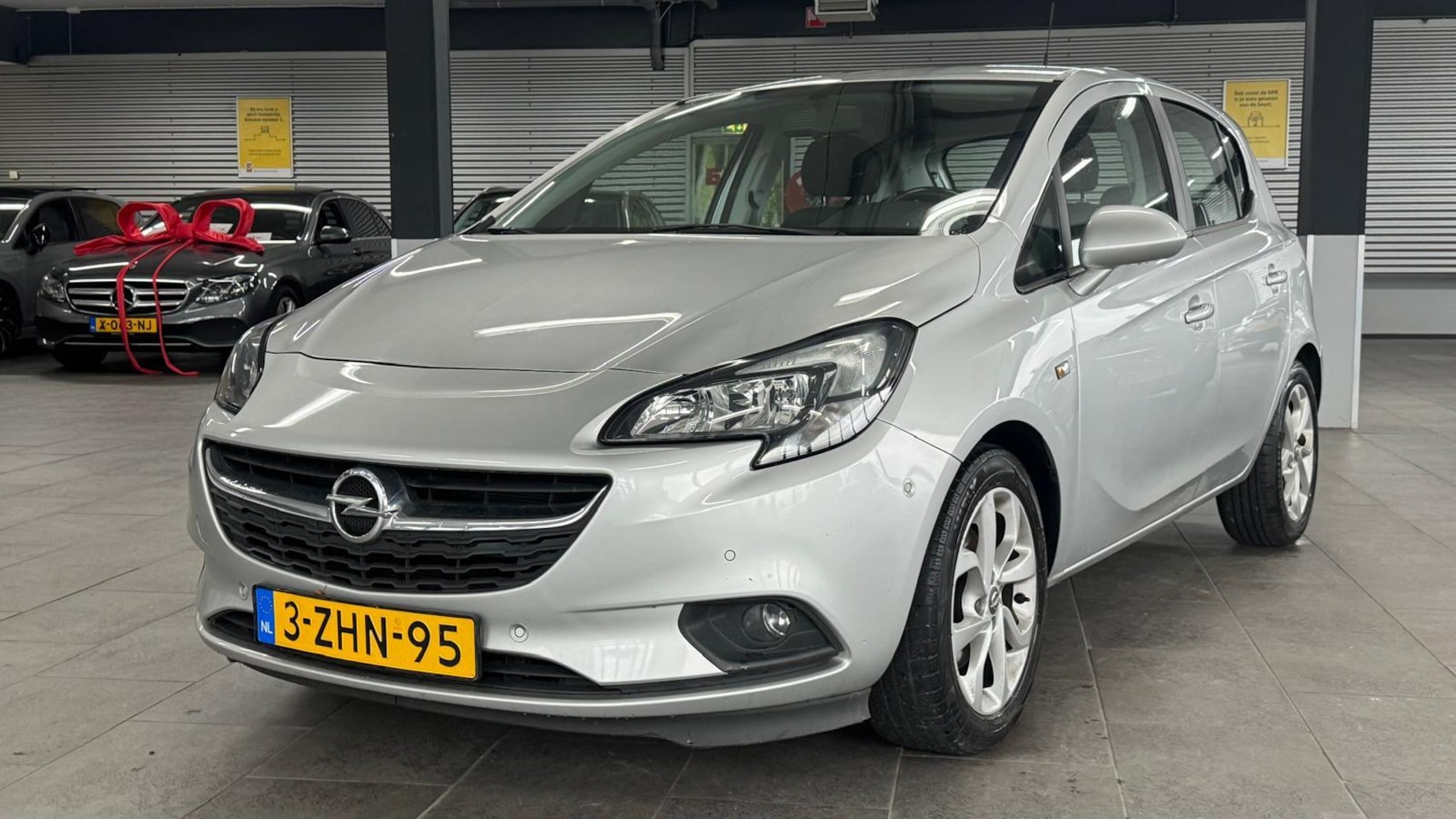 Opel Corsa - 1.0 Turbo Edition navigatie airco elektrische pakket cruise controle lm-velgen parkeersens - AutoWereld.nl