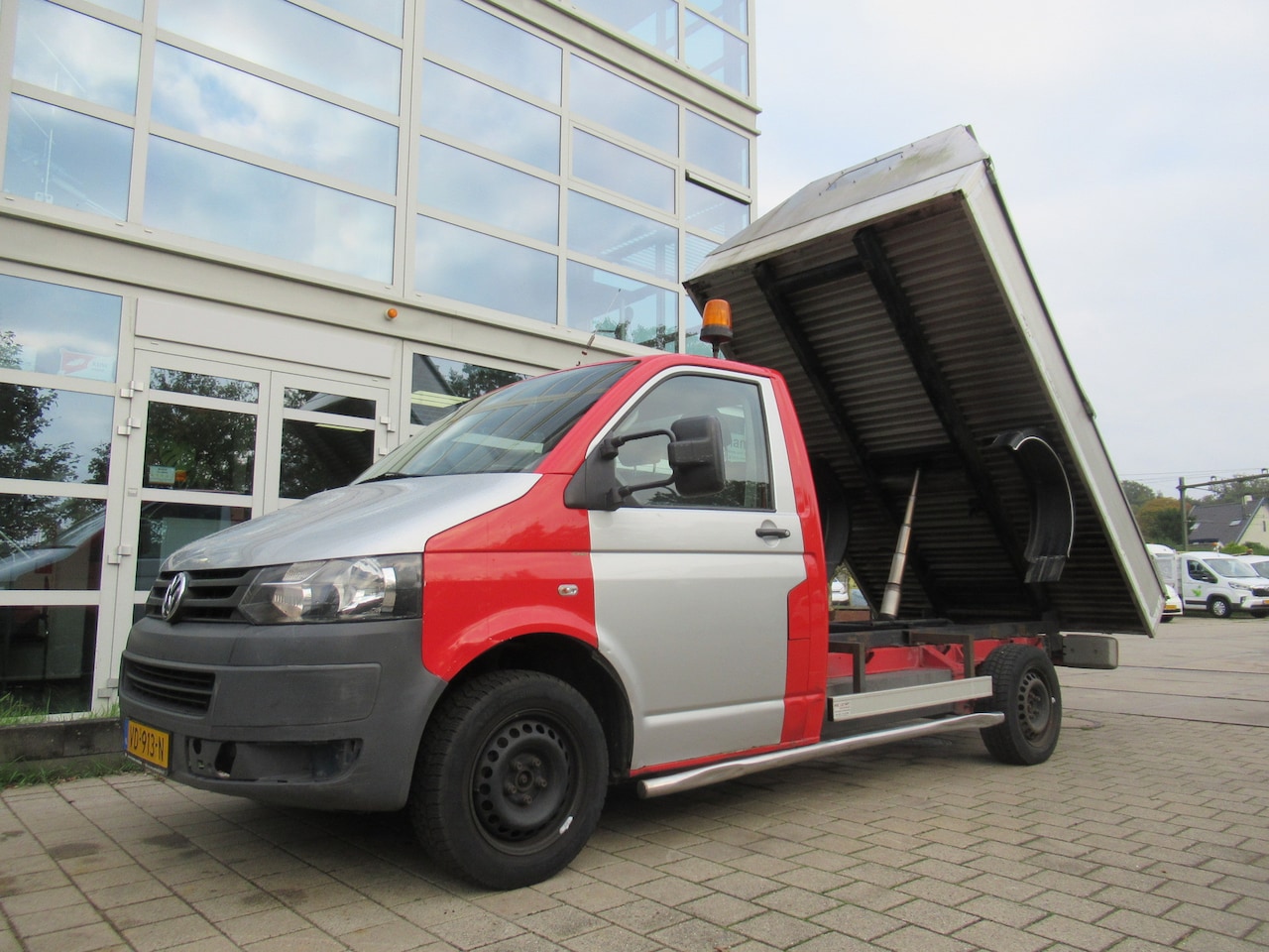 Volkswagen Transporter - T5 2.0i 85KW L2 Benz. + CNG Veegvuilkipper |Tipper - AutoWereld.nl
