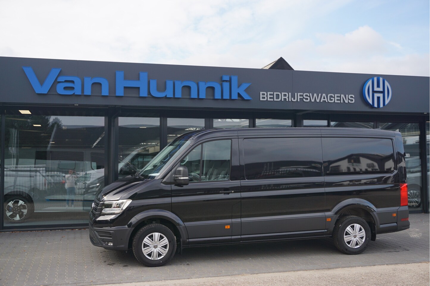 Volkswagen Crafter - 35 177PK L3H2 AUT Facelift BPM VRIJ!! 13" Navi, Cam, Gev. Stoel, Alarm, LED!! NR. 106 - AutoWereld.nl