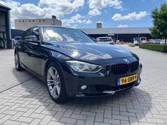 BMW 3-serie - 320i High Executive