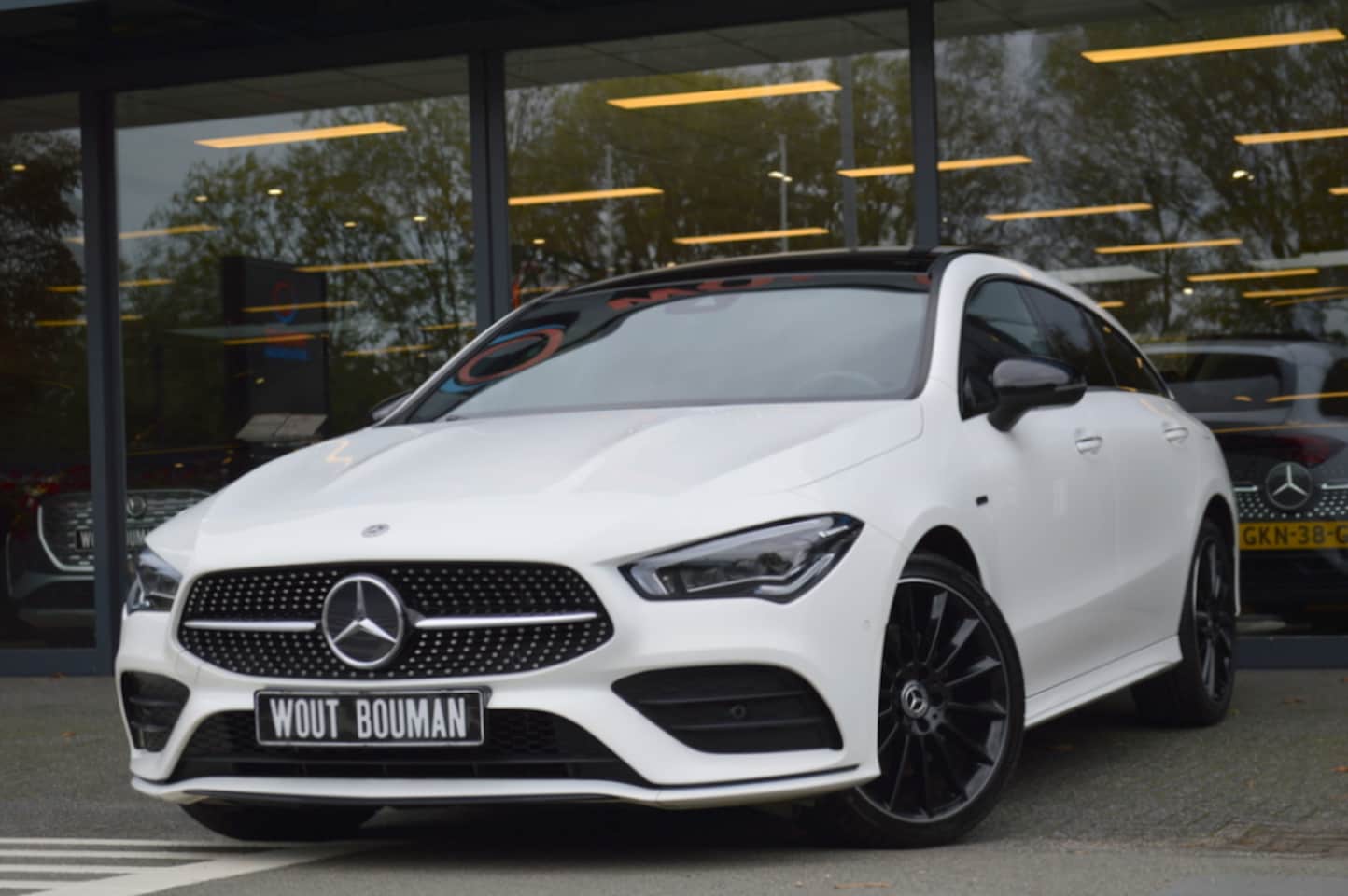 Mercedes-Benz CLA-klasse Shooting Brake - 250 e AMG Multibeam Panorama Memory Sfeer Camera Night Pdc - AutoWereld.nl