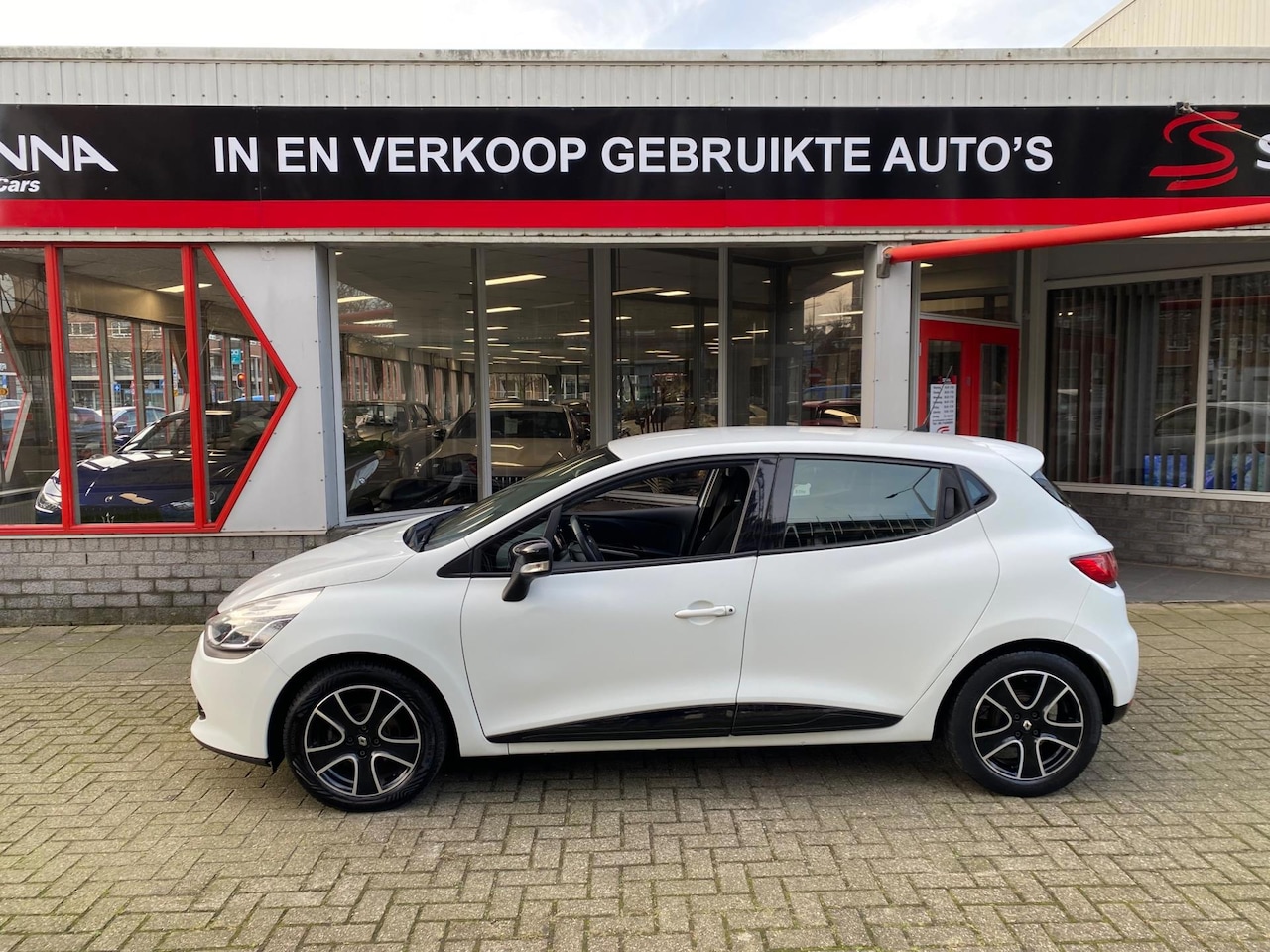 Renault Clio - 0.9 TCe Expression - 5 drs - Navi - Bass Reflex - AutoWereld.nl