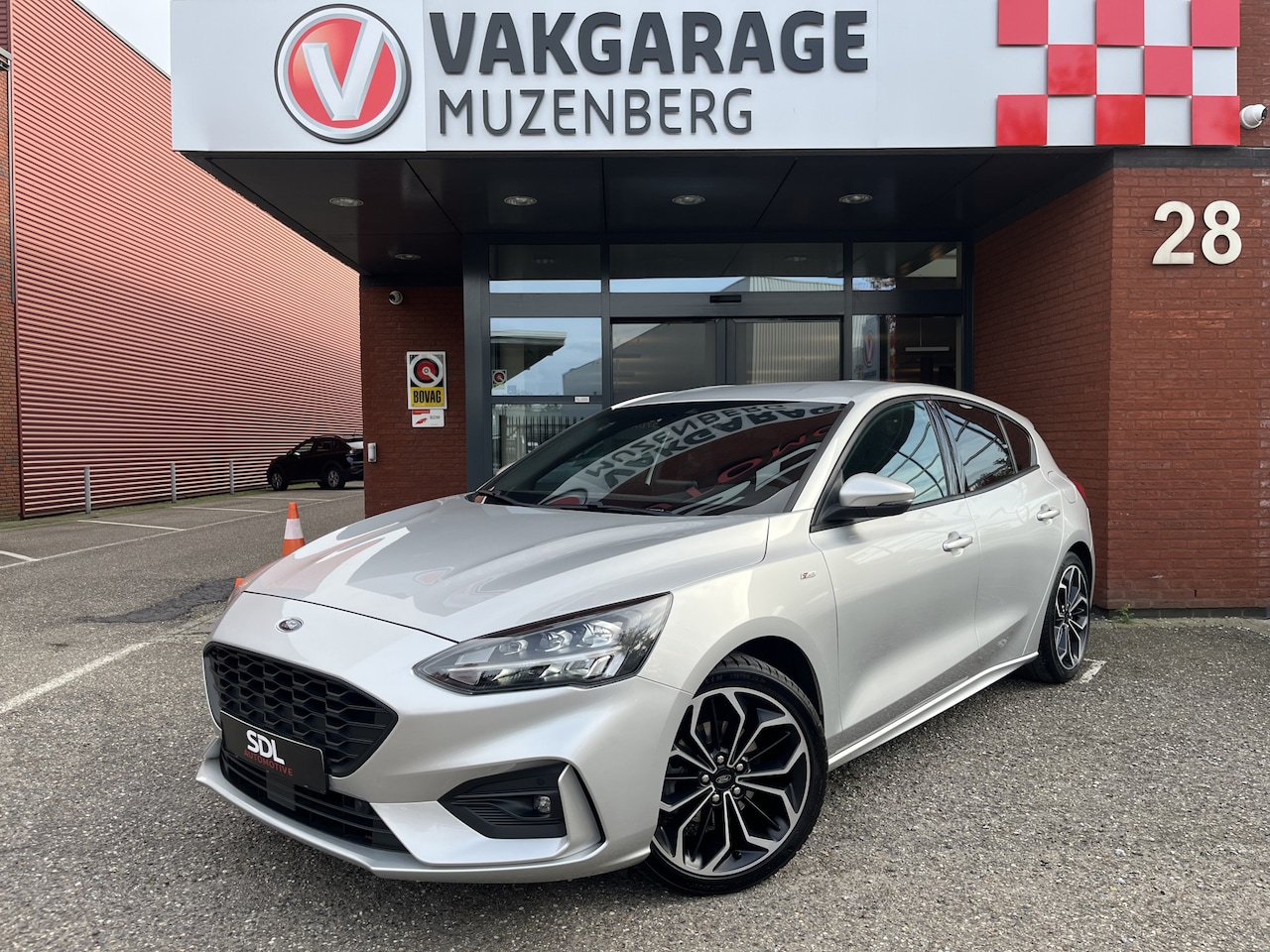 Ford Focus - 1.0 ST-Line // TREKHAAK // LED // KEYLESS // NAVI+CARPLAY // CAMERA+SENSOREN // CLIMA // C - AutoWereld.nl