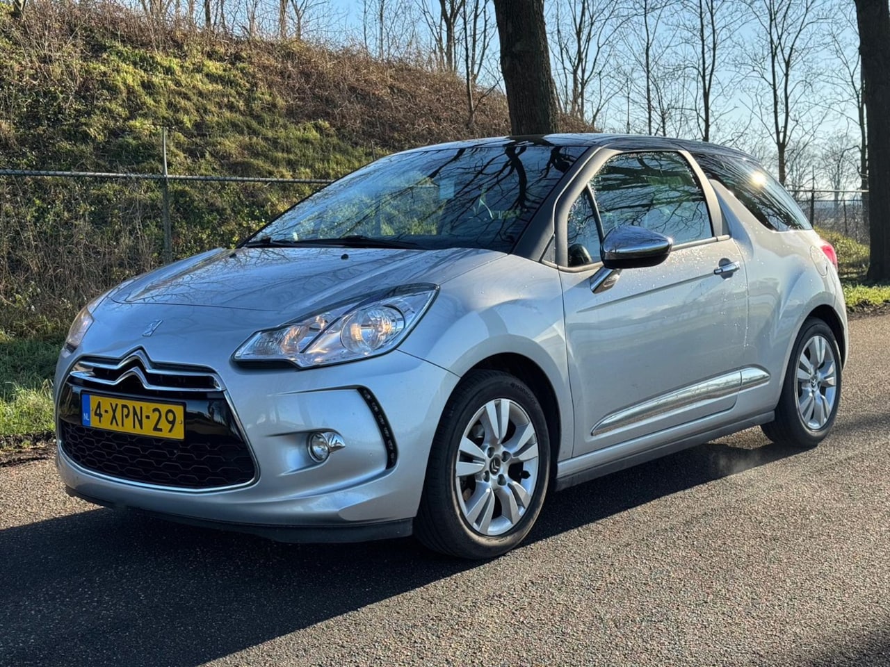 Citroën DS3 - 1.2 PureTech So Chic | Zeer goed onderhouden | Airco | Trekhaak | Hifi | Navigatie - AutoWereld.nl