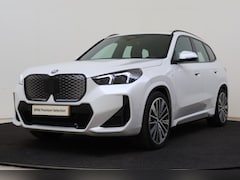 BMW iX1 - eDrive20 M Sport / Panoramadak / Sportstoelen / Comfort Access / Achteruitrijcamera / Stoe