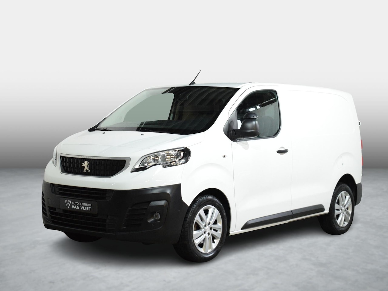 Peugeot Expert - 2.0 BlueHDI 120 Compact Premium LAADRUIMTEBETIMMERING | NAVIGATIE | CARPLAY | E.C.C. | ACH - AutoWereld.nl
