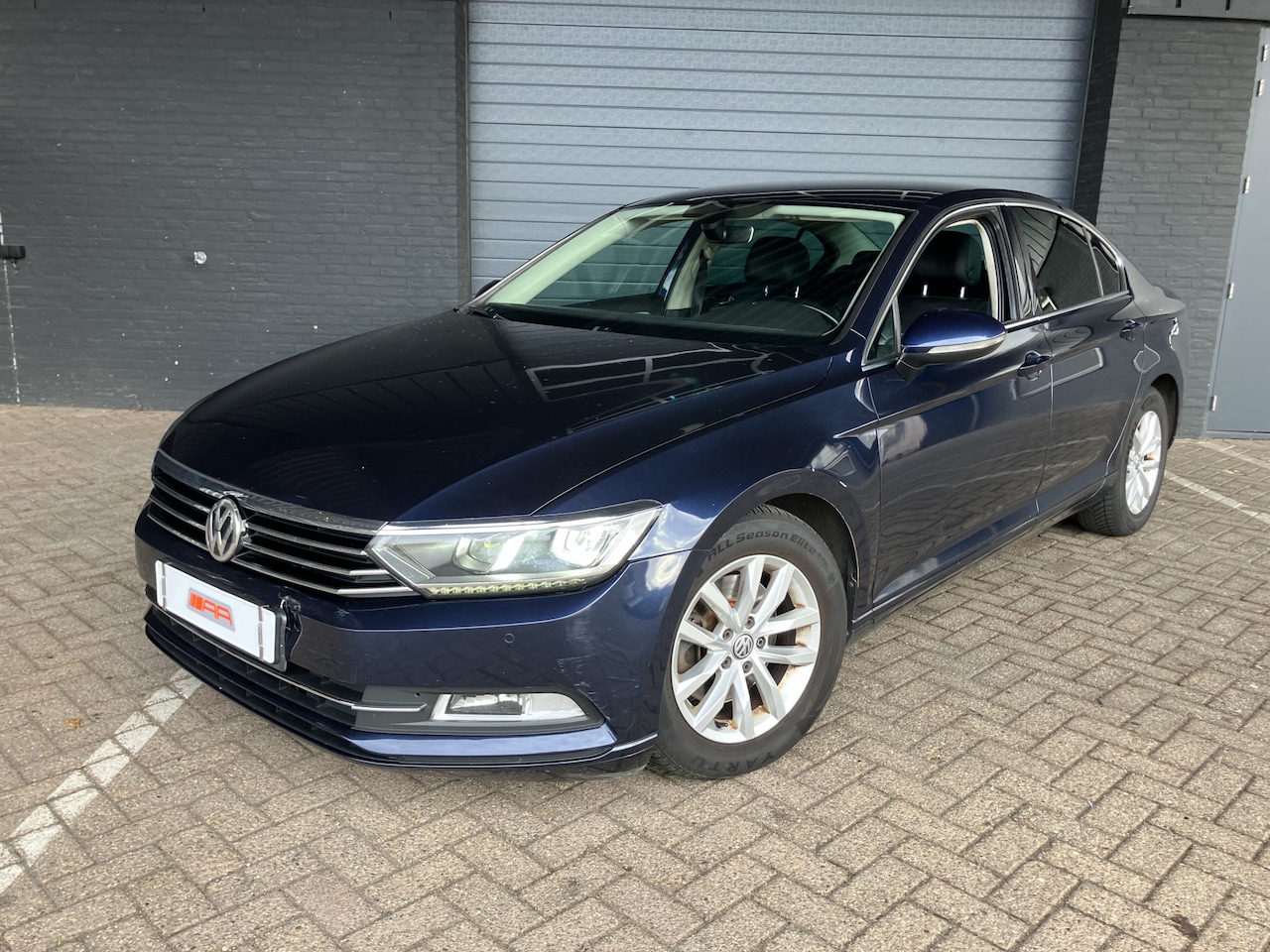 Volkswagen Passat - 1.6 TDI XENON-LED-AUT-LEDER - AutoWereld.nl