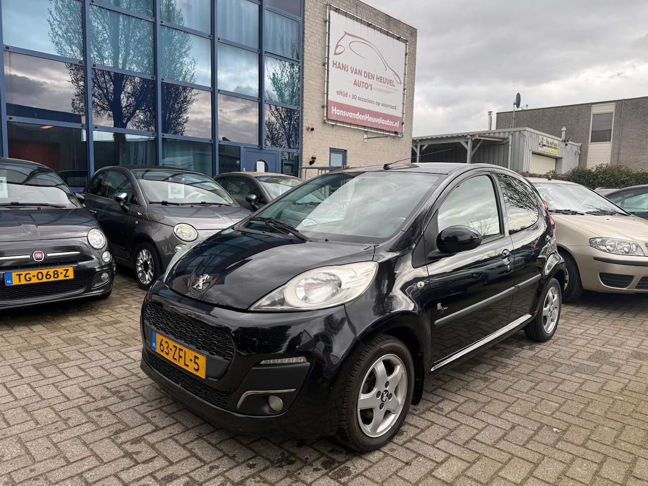Peugeot 107 - 1.0 Black & Silver, Airco, Alcantara, APK 09/27 - AutoWereld.nl