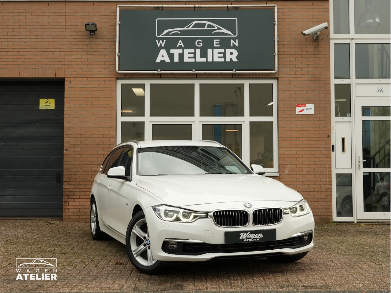 BMW 3-serie Touring - 318i Sport|Dealer on|Leder|Led|Navi|17'' - AutoWereld.nl