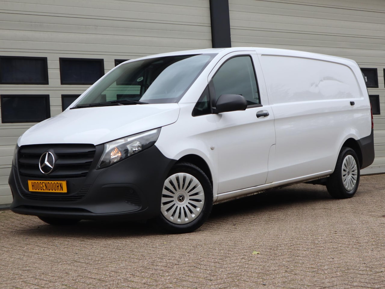 Mercedes-Benz Vito - 116 CDI Automaat L3 Extra Lang - Face lift - MBux - Cruise - AutoWereld.nl