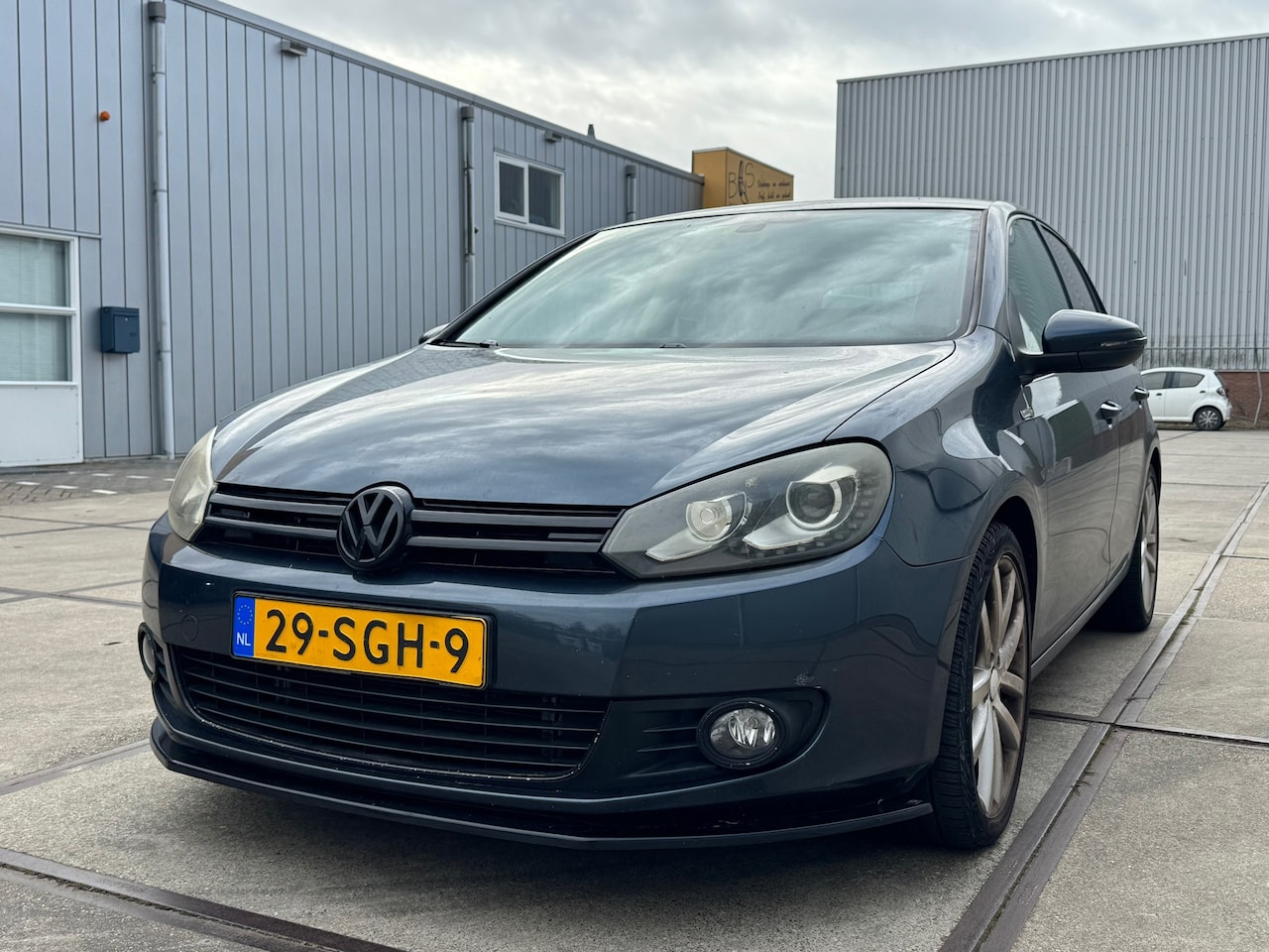 Volkswagen Golf - 1.4 TSI Highline AUTOMAAT-LOOPT OP 3 CILINDERS!! - AutoWereld.nl