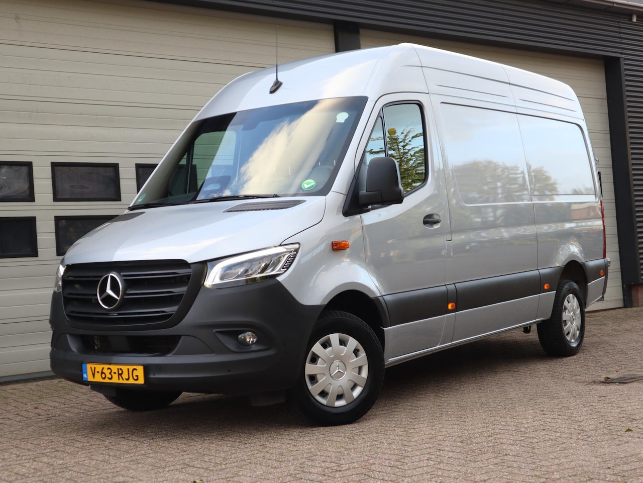 Mercedes-Benz Sprinter - 317 CDI L2H2 Pro - LED - AutoWereld.nl