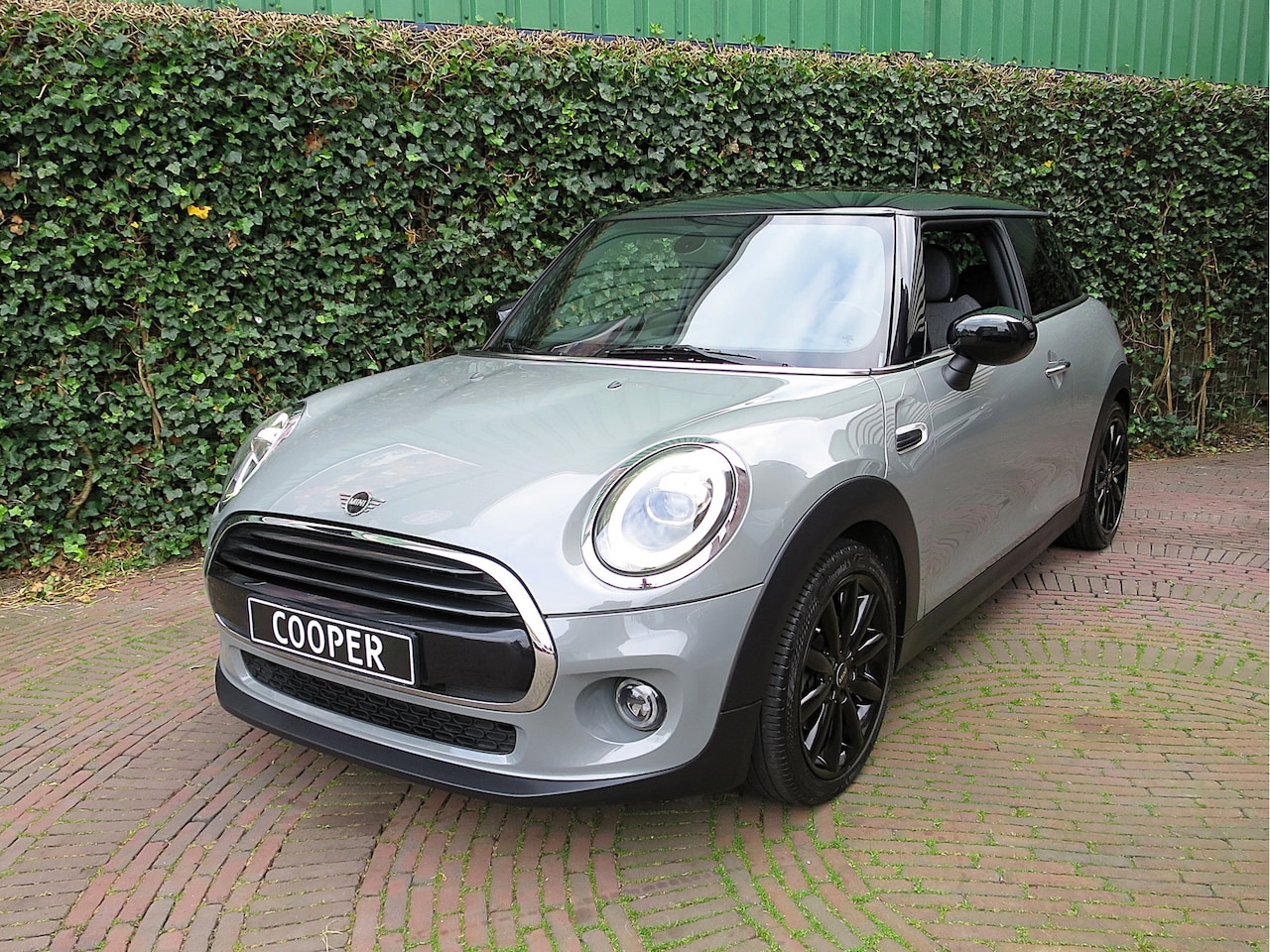 MINI Cooper - 1.5 Chili F56 LCI aut. 1 eig. LED, Cruise, BT, PDC en 17" - AutoWereld.nl