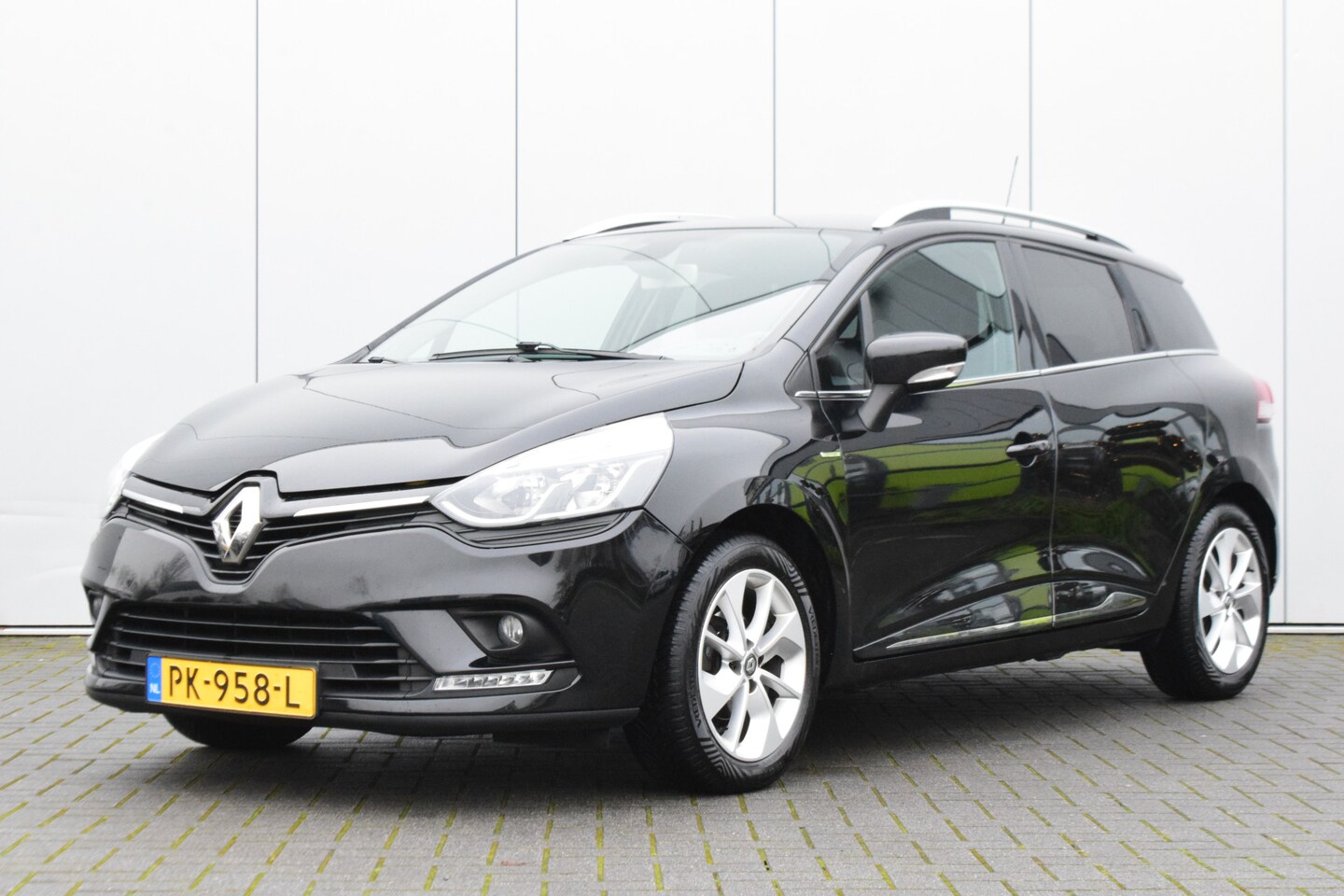 Renault Clio Estate - 0.9 TCe Limited Navi Privacy/Glass Airco Cruise Pdc Trekhaak - AutoWereld.nl