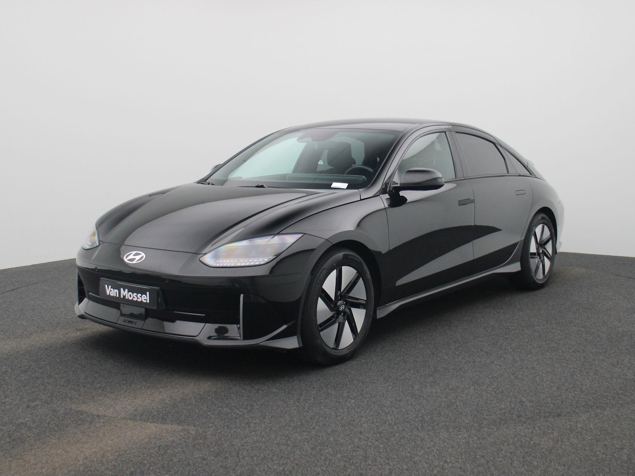 Hyundai IONIQ 6 - 53 kWh Core | ACHTERUITRIJCAMERA | APPLE CARPLAY - ANDROID AUTO | ELEKTRISCHE KOFFERKLEP | - AutoWereld.nl